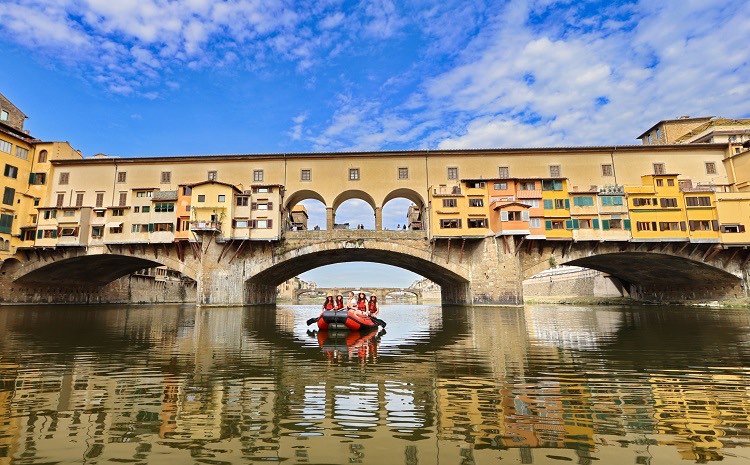 Avventura di rafting sull'Arno