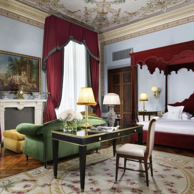 Imperial Suite Villa Cora 9